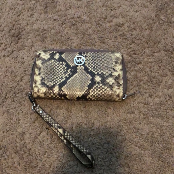 Michael Kors Phone wallet - Picture 1 of 3